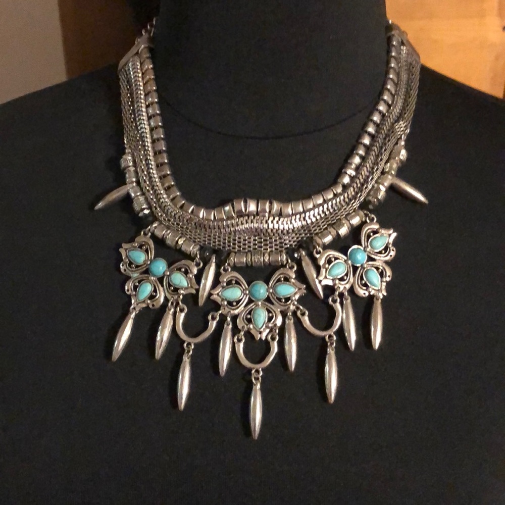 Gorgeous silver tone and turquoise beads necklace